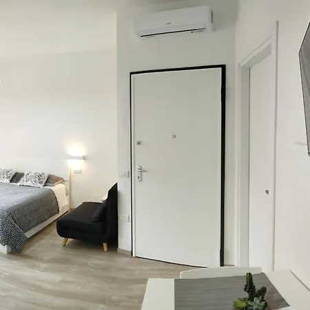 Town Center Apartment *